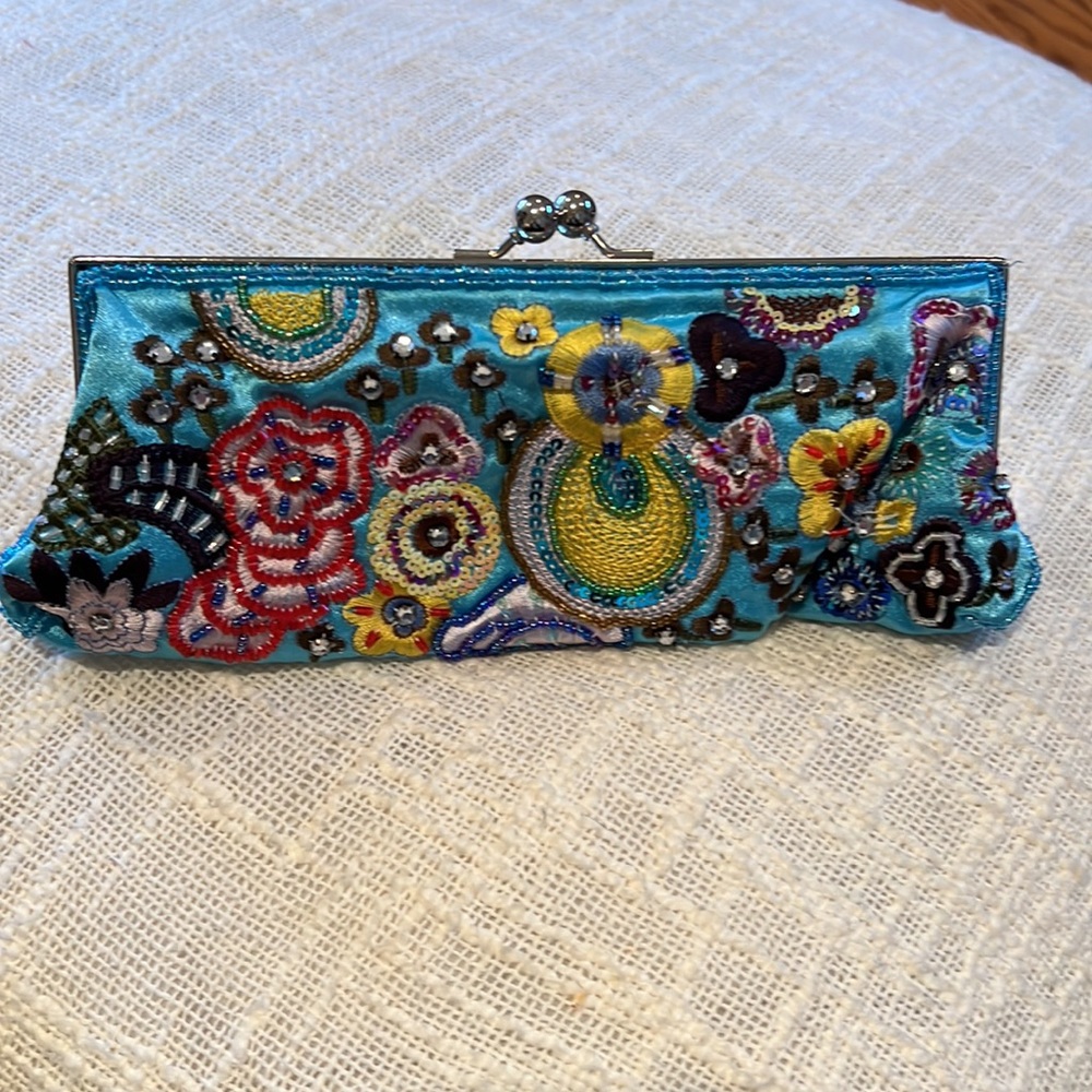 Three clutch bags with chain. Small but can hold iPhone lipstick - Picture 2 of 5
